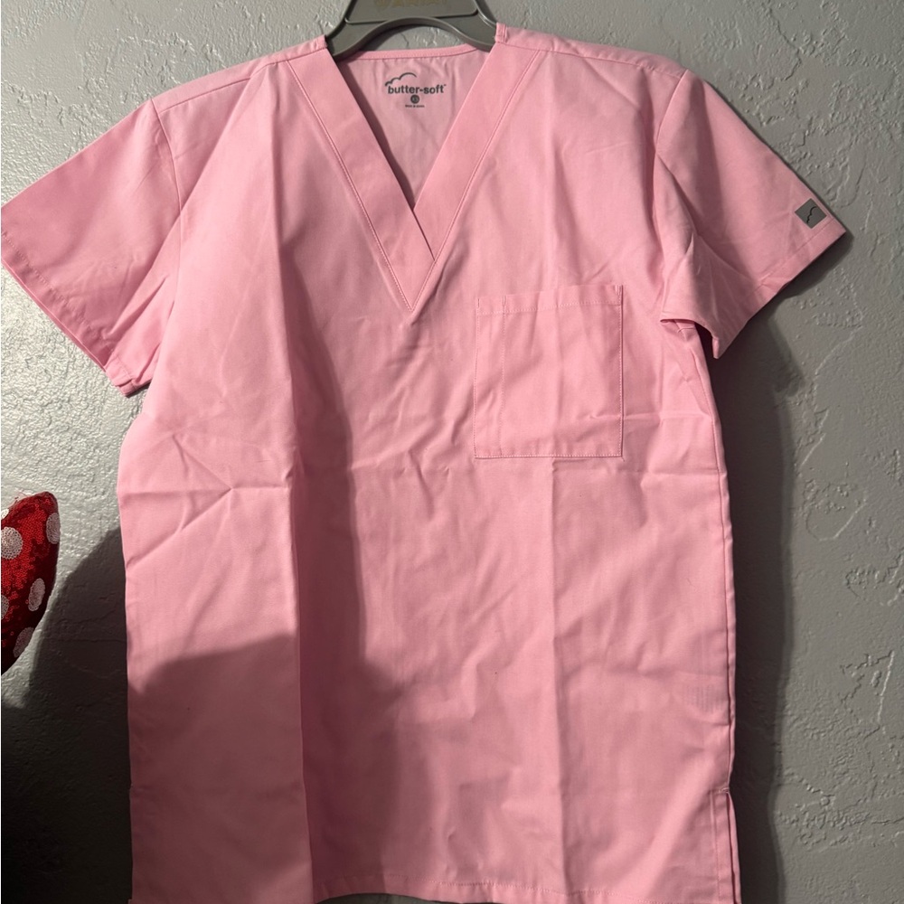 Butter-Soft Pink V-Neck Unisex Scrub Top